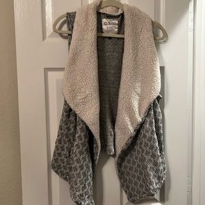 Sleeveless sweater cardigan